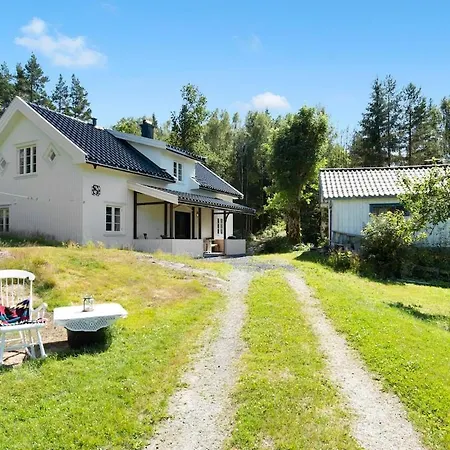 Holiday home Romantic With Idyllic Garden Vasjo