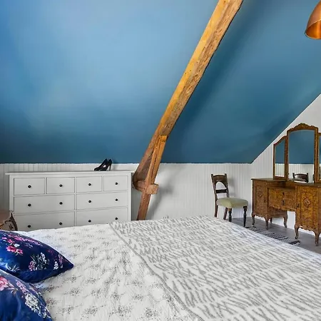 Holiday home Romantic With Idyllic Garden Vasjo