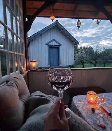 Romantic With Idyllic Garden Prázdninový dům Våsjø