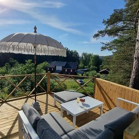 Romantic With Idyllic Garden Vasjo