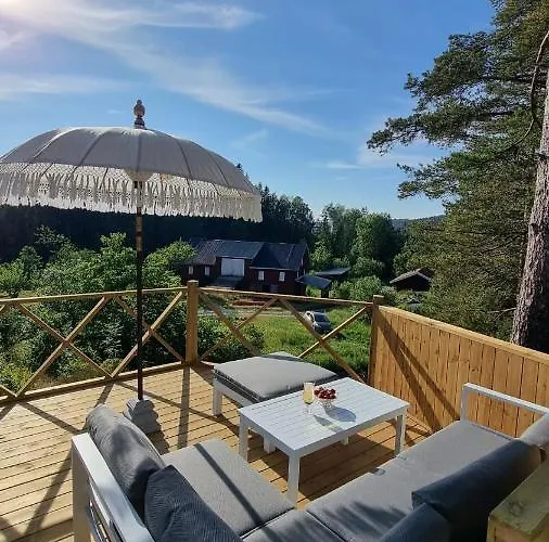 Romantic With Idyllic Garden Vasjo